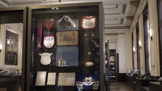 The-freemason-abroad-Three-centuries-of-English-freemasonry-North-Gallery-2020-©Museum-of-Freemasonry-London-min